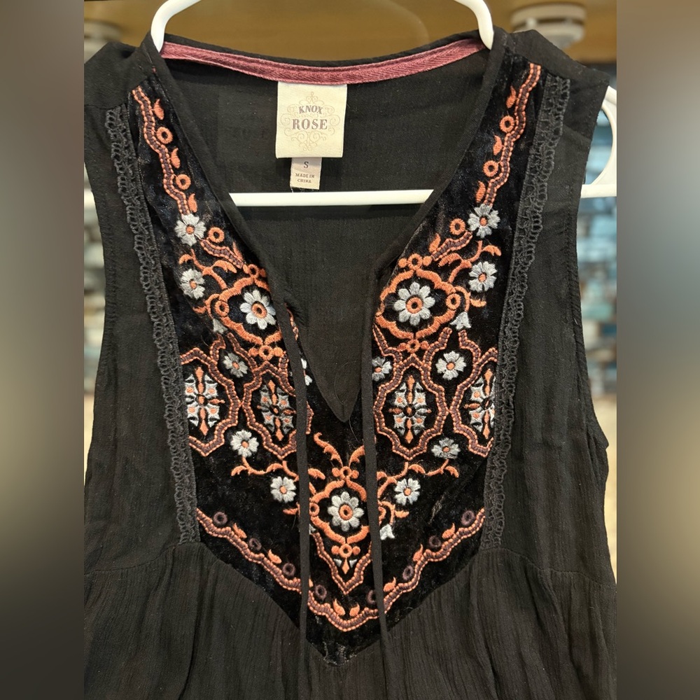 Knox Rose Embroidered Black Sleeveless Boho Tank Top w/ Tassels Size Small - Picture 2 of 5